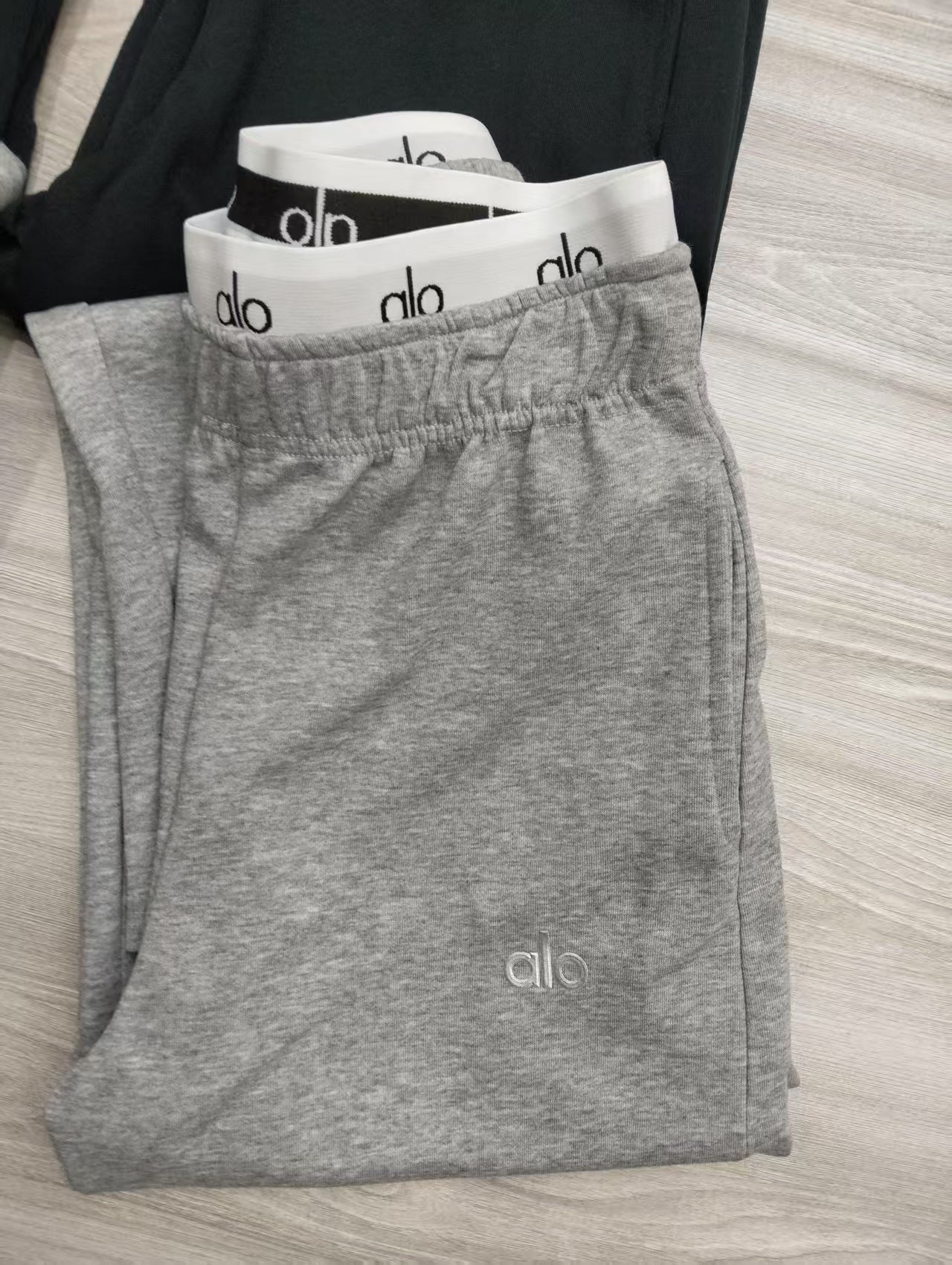 ALO Yoga Women's Wide Legged Set