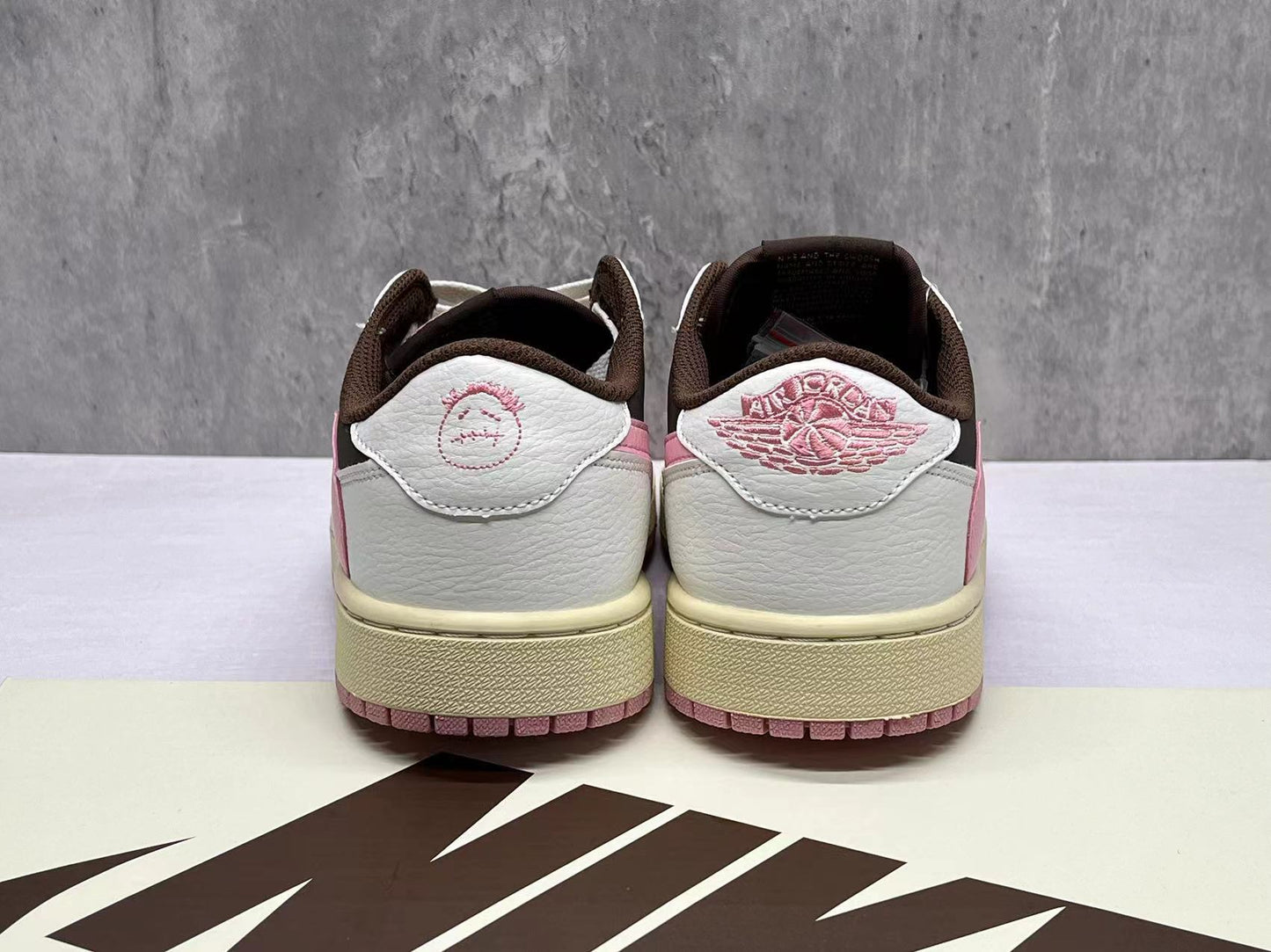 NIKE Air Jordan Low OG Dark Pony/Pink