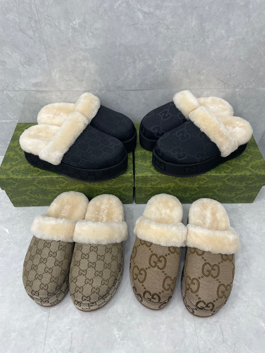 GUCCI Slide Fur Slippers